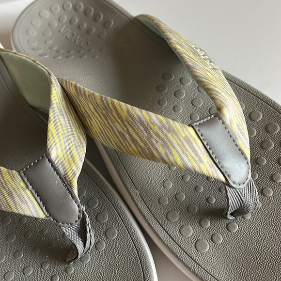 VIONIC Women’s Flip Flop Sandals!!  Size 10 / 41 - Picture 5 of 10
